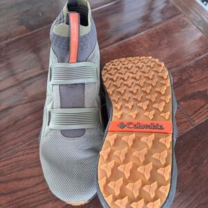 COLUMBIA MENS SIZE 11 FISHING BOOTS (NEVER WORN)